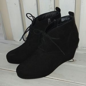 Dolce Vita black wedge lace up heels womens size 9